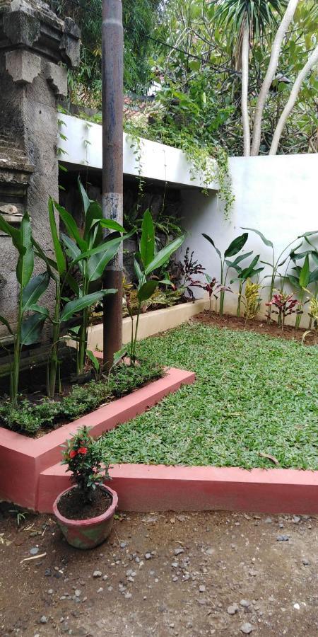Shalana Homestay- formerly Teka Teki House Seminyak  Bagian luar foto