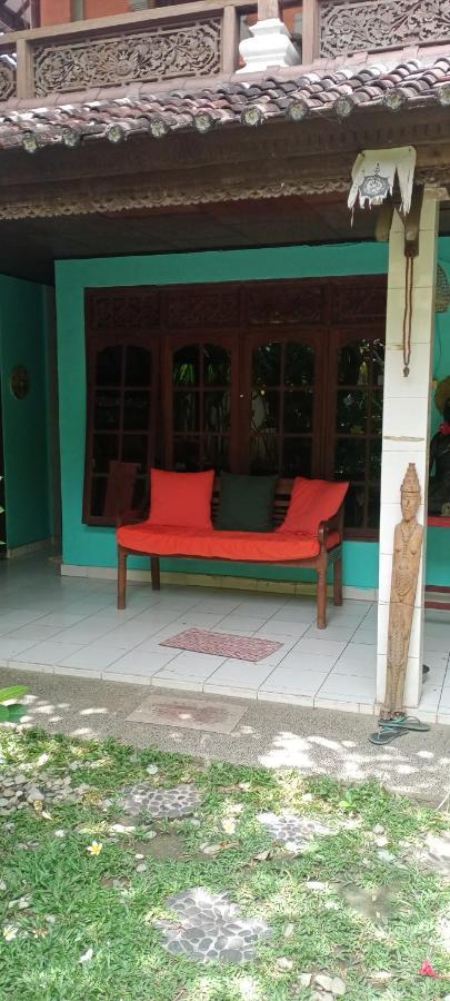 Shalana Homestay- formerly Teka Teki House Seminyak  Bagian luar foto