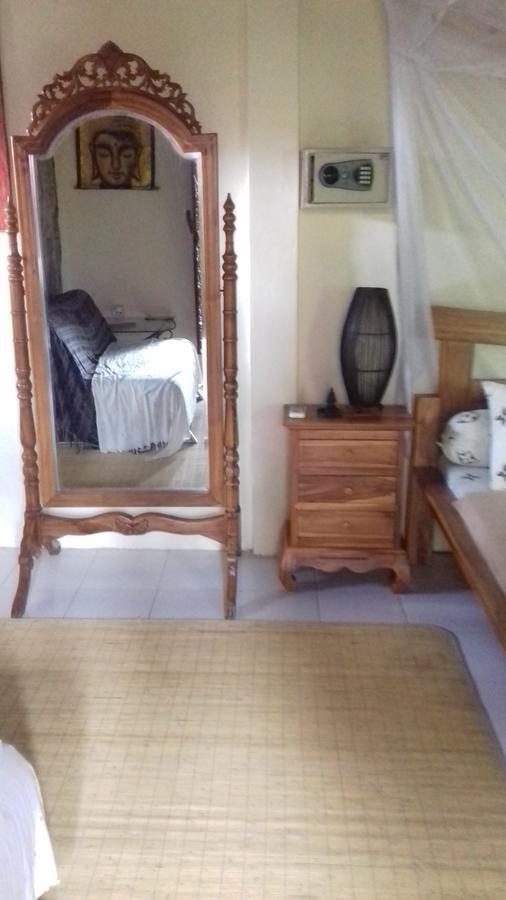 Shalana Homestay- formerly Teka Teki House Seminyak  Bagian luar foto